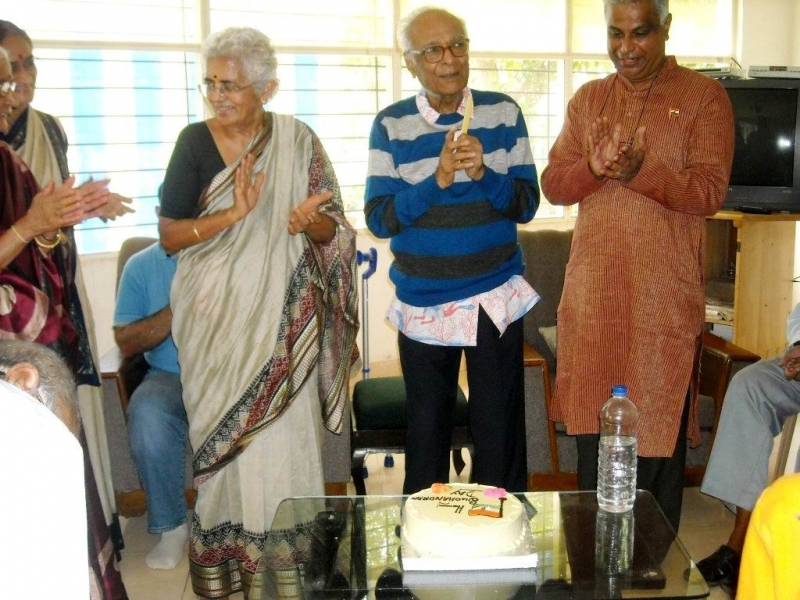 Inmates of Old Age Home Vishranthi in Bangalore Supporting Eye Donation